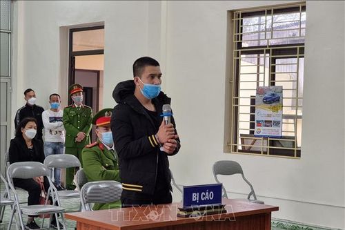 Xét xử lưu động đối tượng buôn bán pháo nổ dịp Tết Nguyên đán