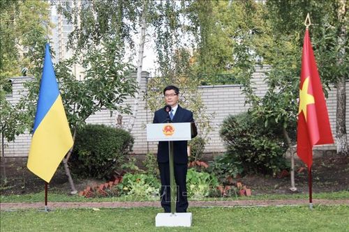 Đại sứ quán Việt Nam tại Ukraine luôn ưu tiên quan tâm tới cộng đồng người Việt