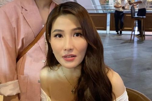Diễm My 9X xúc động khi bị người lạ giật mic, khẳng định biết cô gái được gọi tên