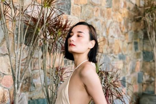 Bị chê 'lép như đàn ông', Lê Thúy đáp trả sâu cay tiết lộ lí do không nâng ngực