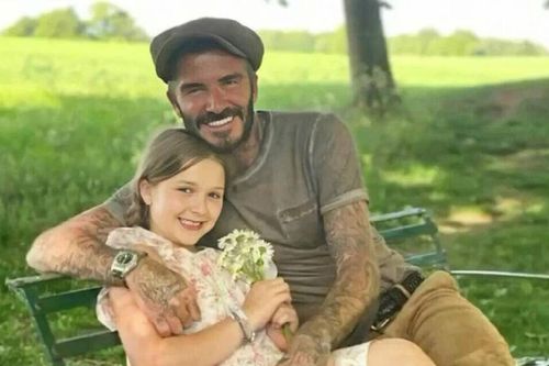 Ái nữ Harper mới ngày nào bé tí giờ đã có crush, David Beckham hậm hực 'dằn mặt' khiến netizen phì cười