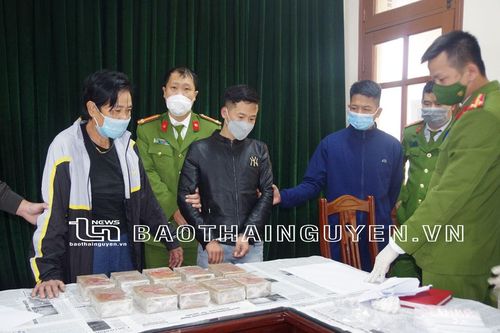 Khởi tố nhóm đối tượng mua bán trái phép 20 bánh heroin