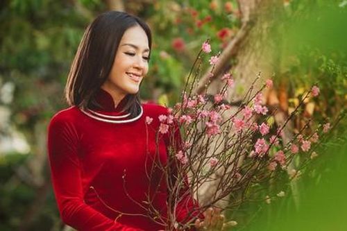 Chung Vũ Thanh Uyên rạng rỡ trong bộ ảnh đón Xuân