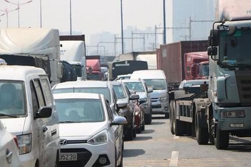 Cửa ngõ TPHCM 'tê liệt' 3 ngày liên tiếp xả trạm vẫn kẹt cứng
