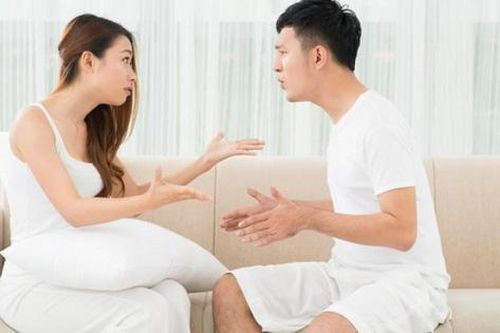 Chỉ bàn bạc về quê ngoại chơi trước Tết thôi mà đã bị chồng giận dỗi cả tuần nay