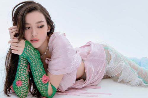 Á hậu Tường San ngày càng 'nhuận sắc' sau khi sinh con đầu lòng