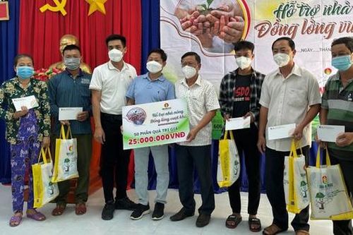Phân bón Cà Mau khởi động Xuân sẻ chia 2022