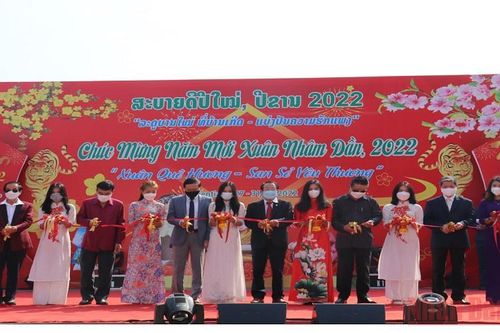 Khai mạc Hội chợ Xuân Nhâm Dần 2022 tại Lào