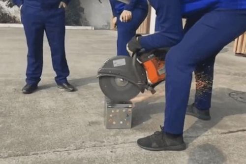 Dọn nhà đón Tết, vợ bất ngờ phát hiện bí mật của chồng