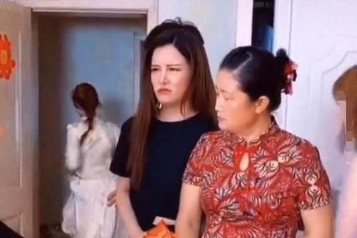 Cô dâu tát em chồng trong hôn lễ, phản ứng của mẹ chồng gây sốc