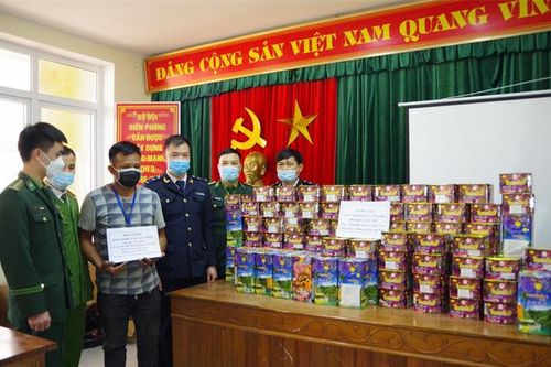 Bắt vụ vận chuyển 113 kg pháo hoa qua cửa khẩu Quốc tế Cầu Treo