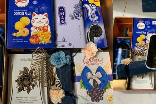 'Ngã ngửa' với loạt set quà Tết giá một đằng, chất lượng một nẻo