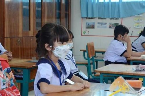 Tiêm vaccine cho học sinh không phải là điều kiện mở cửa lại trường học