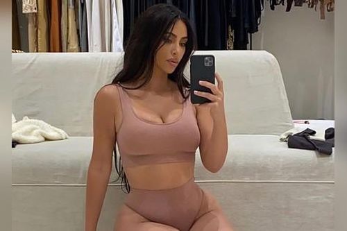 Không chỉ 'đỏ tình', Kim Kardashian còn 'hốt' tiền tỷ USD nhờ bán nội y