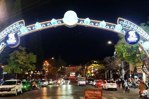 Hàng trăm tiểu thương kiến nghị mở cửa trở lại chợ Âm phủ