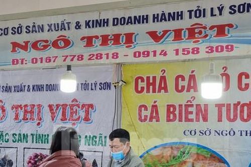 Đặc sản ba miền đổ về Hà Nội bán Tết