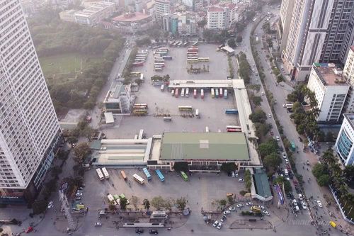 Bến xe khách ở Hà Nội đìu hiu chiều cuối năm