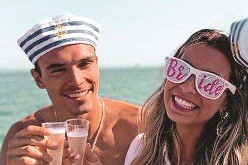 Mục tiêu của MU có cô bạn gái cực nóng bỏng