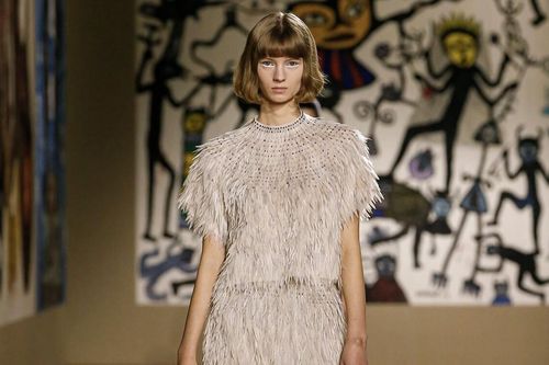 Dior phô diễn kỹ thuật thêu tay đỉnh cao trong BST Haute Couture Xuân/Hè 2022