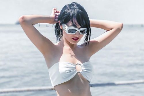 Bảo Anh 'đốt mắt' dân tình khi diện bikini, dù gầy nhưng vòng 3 vẫn căng tròn