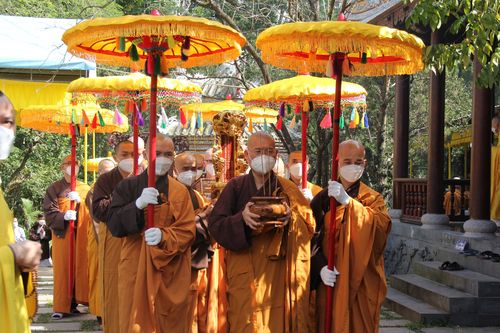 Lễ thỉnh Giác linh Thiền sư tham yết Phật Tổ và sái tịnh Đài trà-tỳ