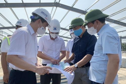 Thần tốc xây dựng bệnh viện dã chiến
