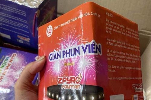 Pháo hoa 'cháy hàng', 'chợ đen' hoạt động rầm rộ