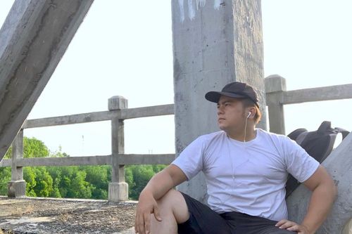 Đi bộ 160 km từ TP.HCM về quê đón Tết