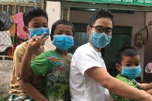 Lớp học tình thương của thầy giáo Trí