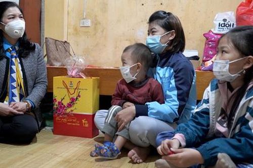 Mang Tết yêu thương đến với công nhân lao động