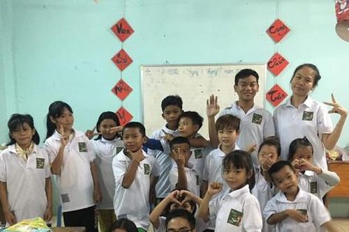 Lớp học tình thương của thầy giáo Trí