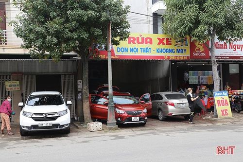 Cận tết, dịch vụ rửa ô tô tại TP Hà Tĩnh 'quá tải'!