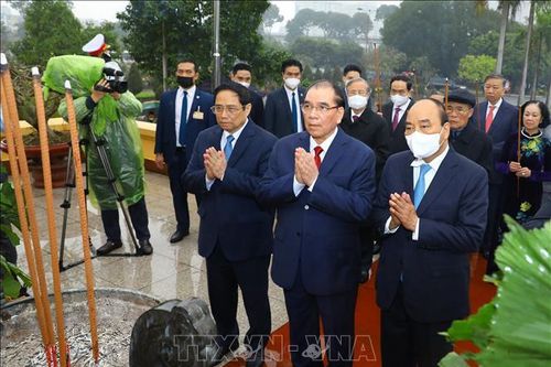 Lãnh đạo Đảng, Nhà nước dâng hương tưởng niệm tại Nghĩa trang Mai Dịch