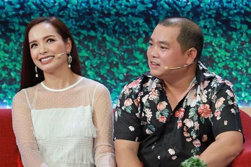Thúy Hạnh công khai truy tìm 'tiểu tam' nắm tay chồng đi chơi Tết