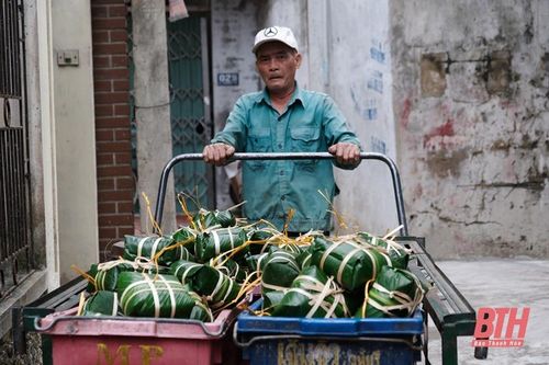 Các cơ sở làm bánh chưng tất bật phục vụ người tiêu dùng