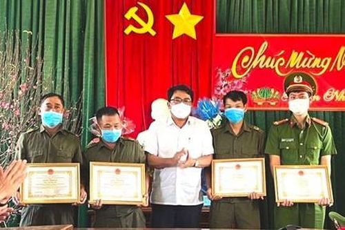 Khen thưởng Công an xã bắt đối tượng thực hiện 30 vụ trộm