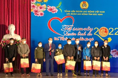 Tổng Liên đoàn Lao động Việt Nam tổ chức chương trình 'Vui Tết cùng công nhân xa quê'