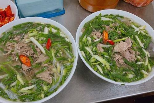 2 quán phở 'đắt cắt cổ' vẫn đông khách ở Hà Nội