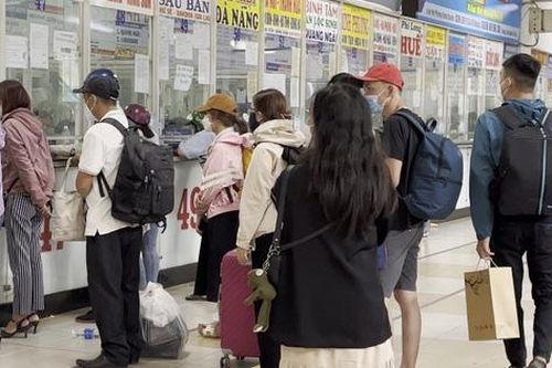 Bến xe ở Sài Gòn đông nghịt người về quê đón Tết