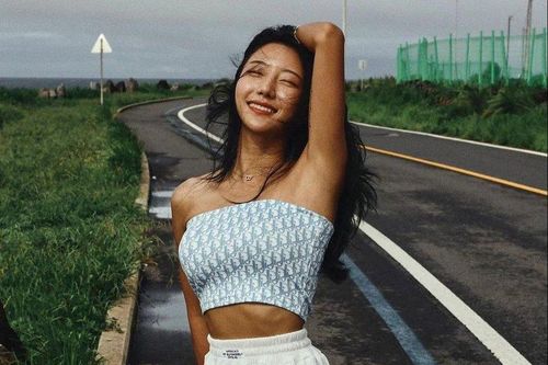 Thí sinh Địa ngục độc thân xóa bài đăng mặc đồ giả