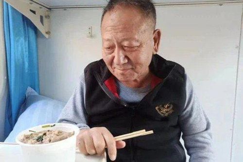 Chủ tịch công ty ở Trung Quốc thành người nhặt rác