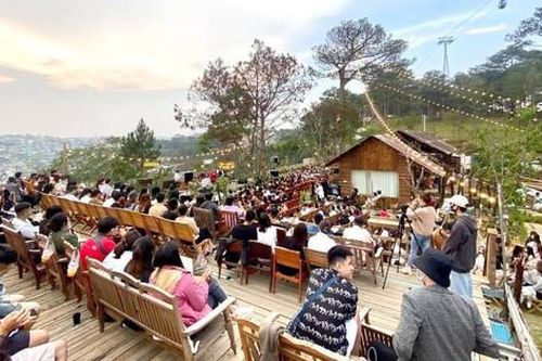 Những quán cà phê cực 'chất' ở phố núi ngàn hoa