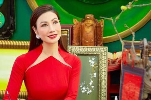 Hoa hậu Doanh nhân Đào Ái Nhi 'gây thương nhớ' trong chiếc áo dài truyền thống