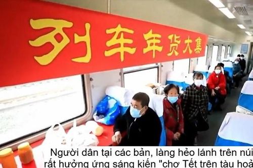 Độc đáo phiên chợ Tết trên tàu hỏa ở Trung Quốc
