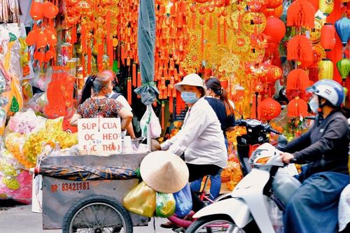 Không khí Tết nô nức của Chợ Lớn: Rực rỡ sắc đỏ, ngập tràn tiếng nói cười