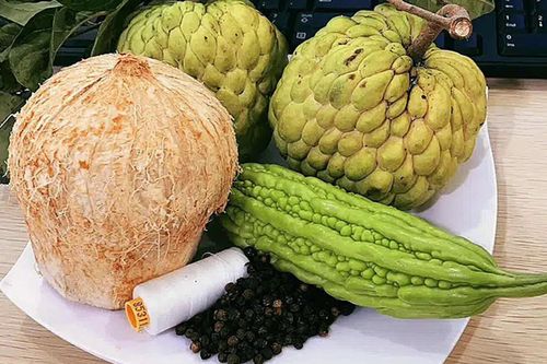 Mâm ngũ quả lạ xuất hiện 3 món khó hiểu, biết được ý nghĩa ai nấy đều 'bái phục'