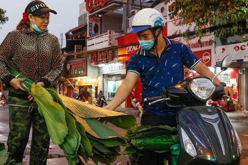 Chợ lá dong lâu đời nhất Sài Gòn tấp nập ngày giáp Tết