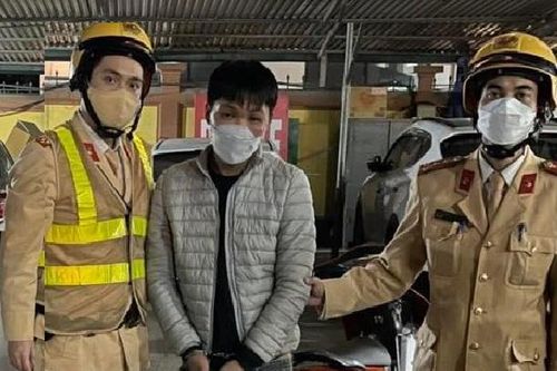 Khởi tố, bắt tạm giam đối tượng cướp giật túi xách của phụ nữ
