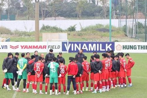 Gọi bổ sung hậu vệ Bùi Hoàng Việt Anh