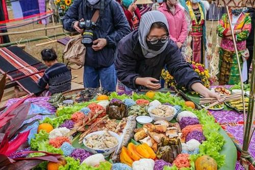 Độc đáo mâm cơm tất niên 'hương rừng sắc núi'